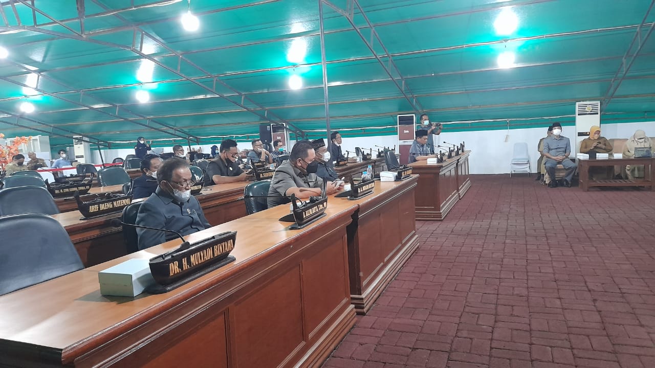 Ketua Komisi III Hadiri Paripurna Pemandangan Umum Fraksi Terhadap Penjelasan Gubernur atas Pelaksanaan APBD Sulbar 2020